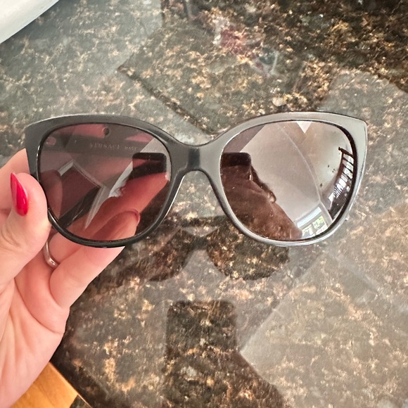 Versace sunglasses - Picture 5 of 6